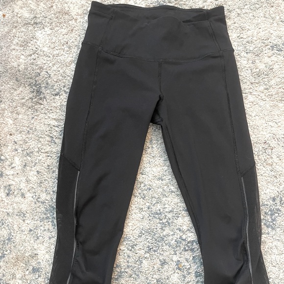 lululemon athletica Pants - Lululemon Cropped Capri Leggings with mesh and reflective detail